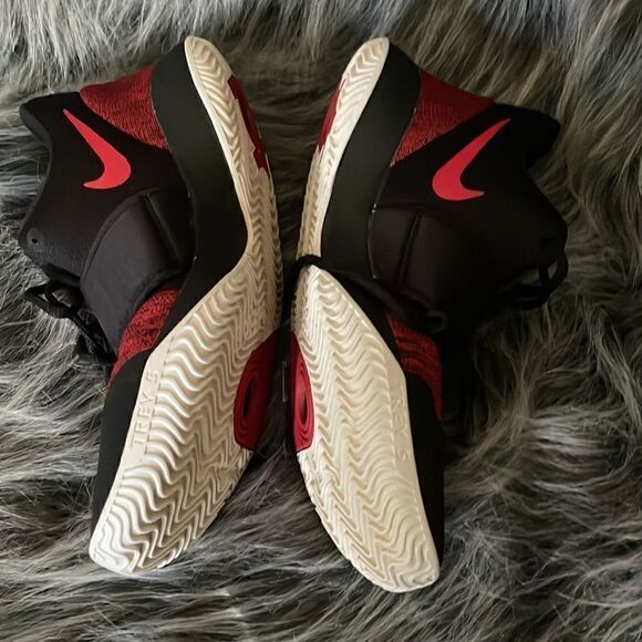 Nike KD Trey 5 VI Basketball Shoe Black/University Red/White Size 5.5Y - Picture 5 of 8